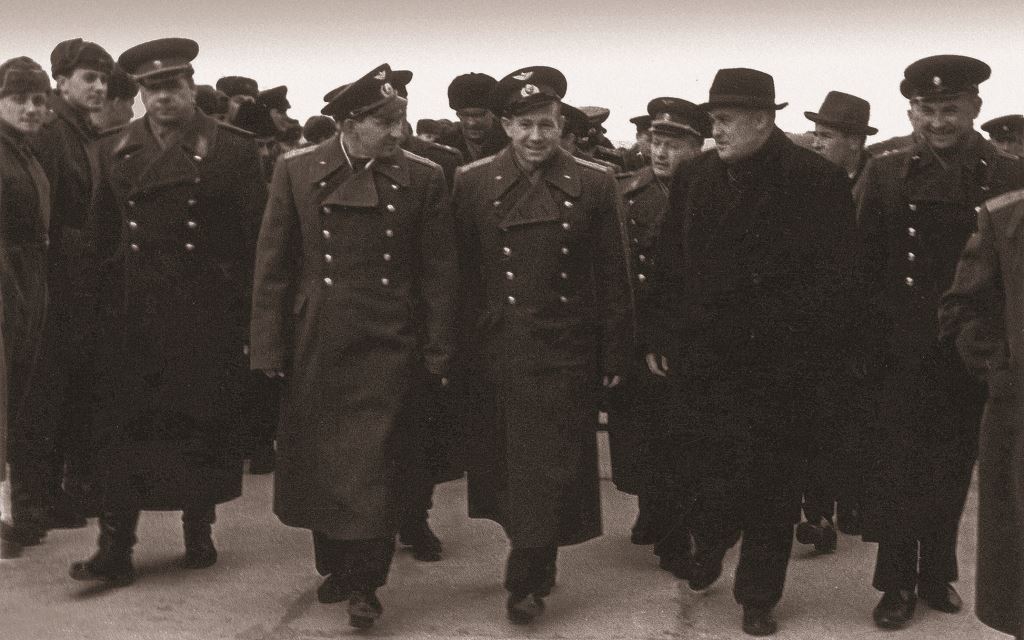 Встреча С. П. Королёва с экипажем Беляев-Леонов после полета «Восход-2». 1965 г.